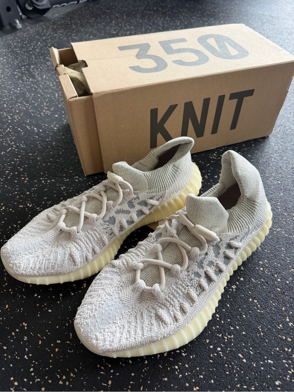 Adidas Yeezy 350 V2 Knit Sneaker in Slate Bone Size 9 BNIB